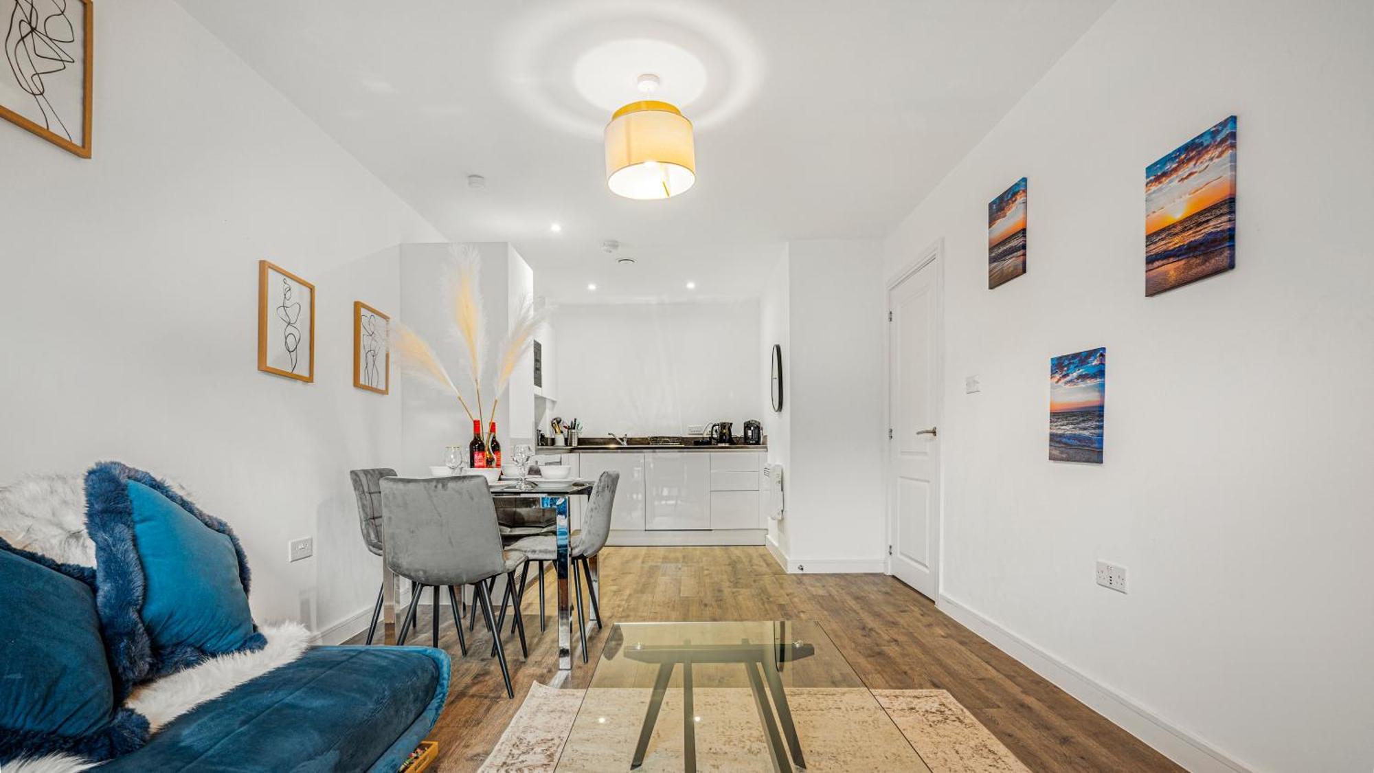 Oceanic Bliss: 2 Bed 2 Bath + Free Park + Netflix Apartment Birmingham Exterior photo