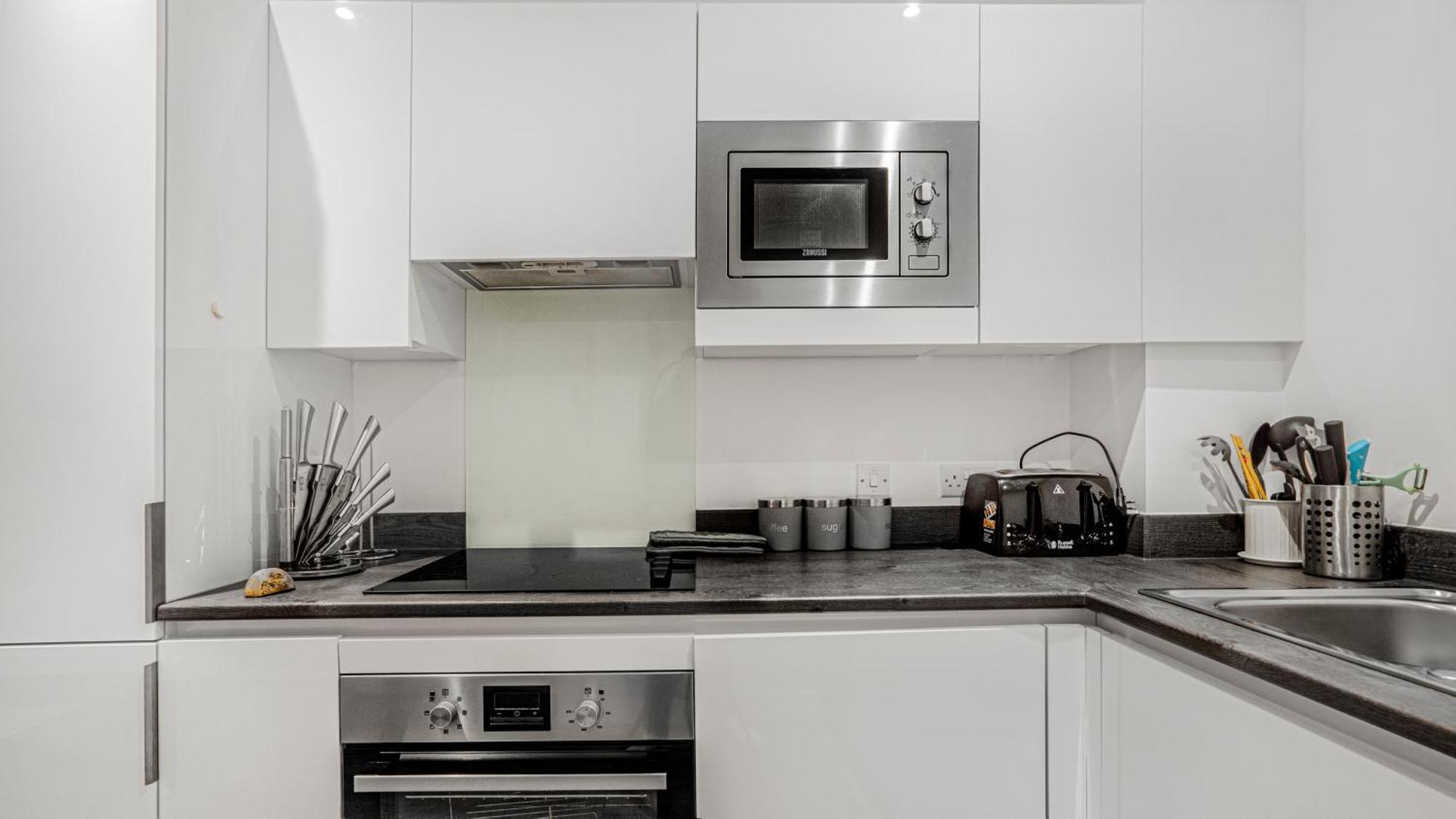 Oceanic Bliss: 2 Bed 2 Bath + Free Park + Netflix Apartment Birmingham Exterior photo